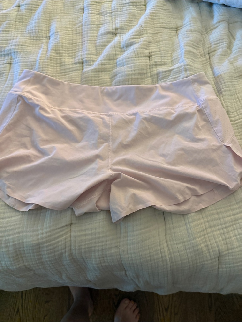 Women’s Worn once Athleta Run With It 3.5 Short. Size XL
